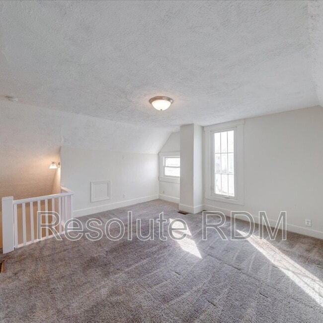 Building Photo - 1154 Villa Ave