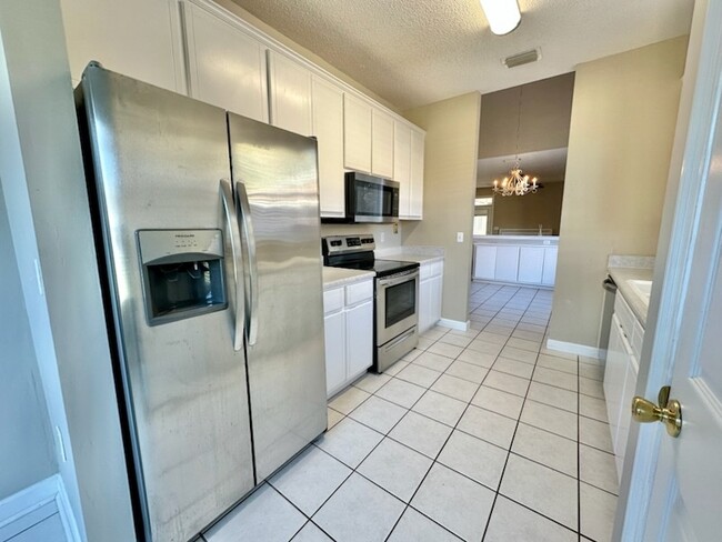 Building Photo - 302 Cll Escada