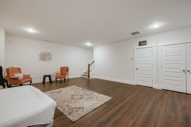 Building Photo - 372 Arch St