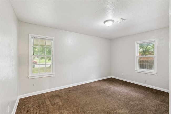 Building Photo - 306 W Mimosa Dr