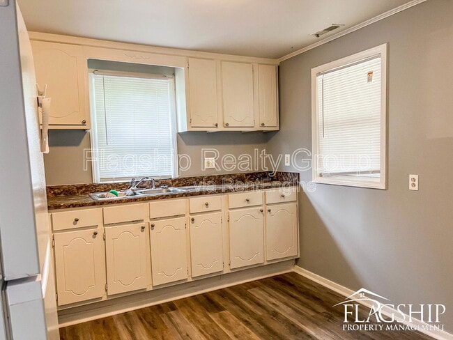 Building Photo - 122 Blaire Ln