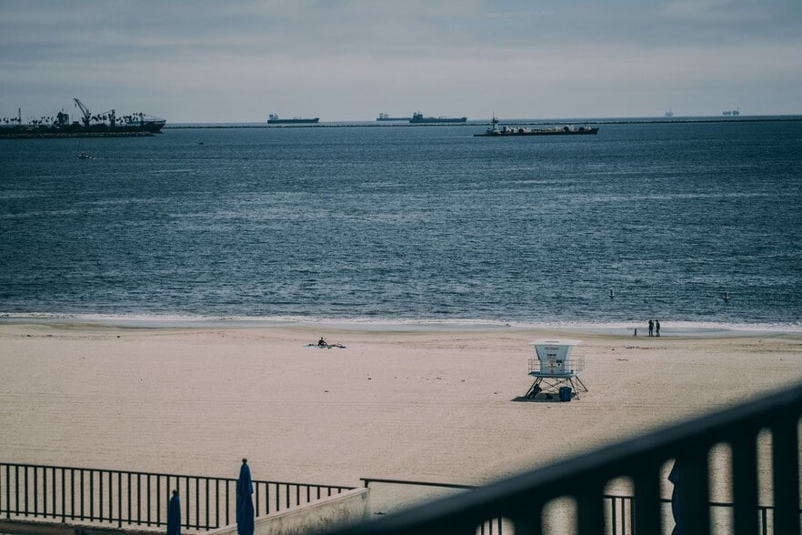 Building Photo - 1140 E Ocean, 325