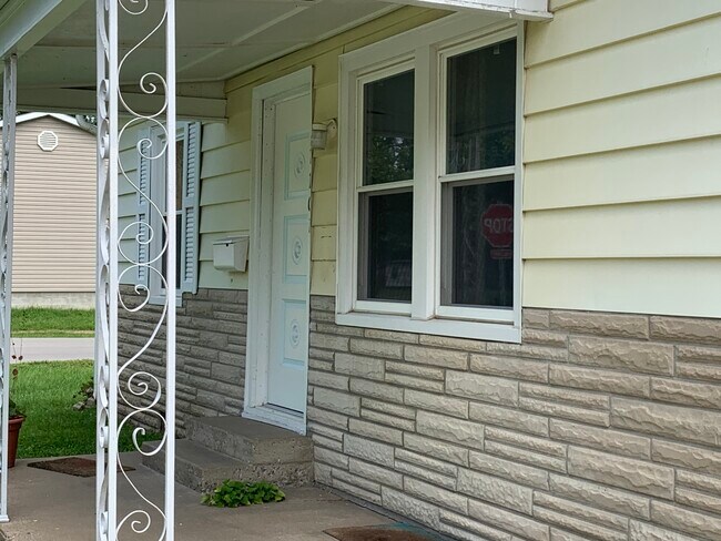 Primary Photo - 1101 S Duncan St
