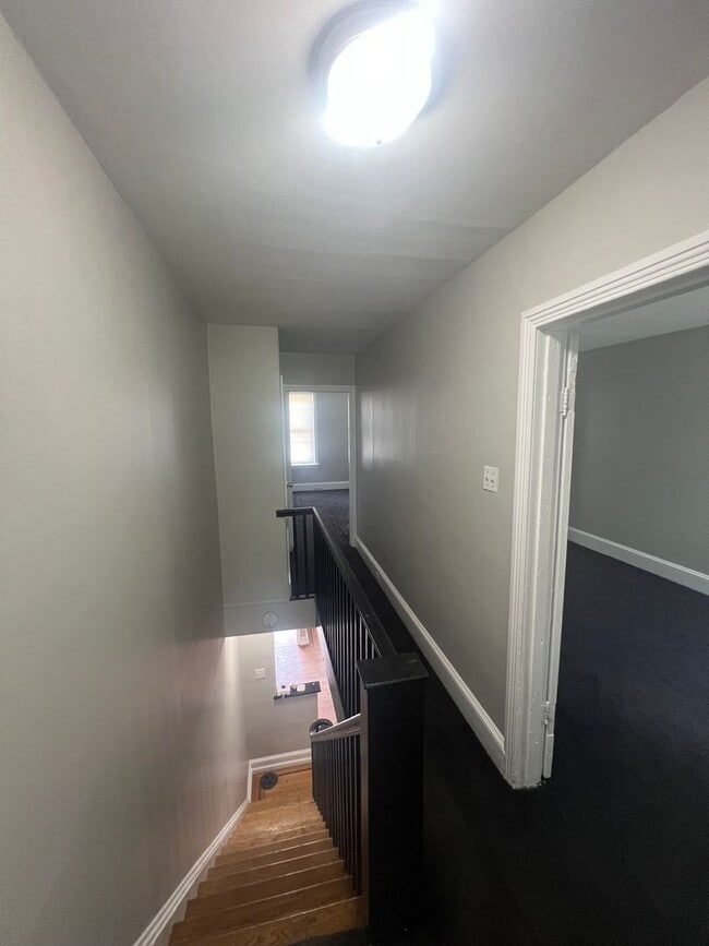 Building Photo - Bright 2-Bedroom with Spacious Bath & Priv...