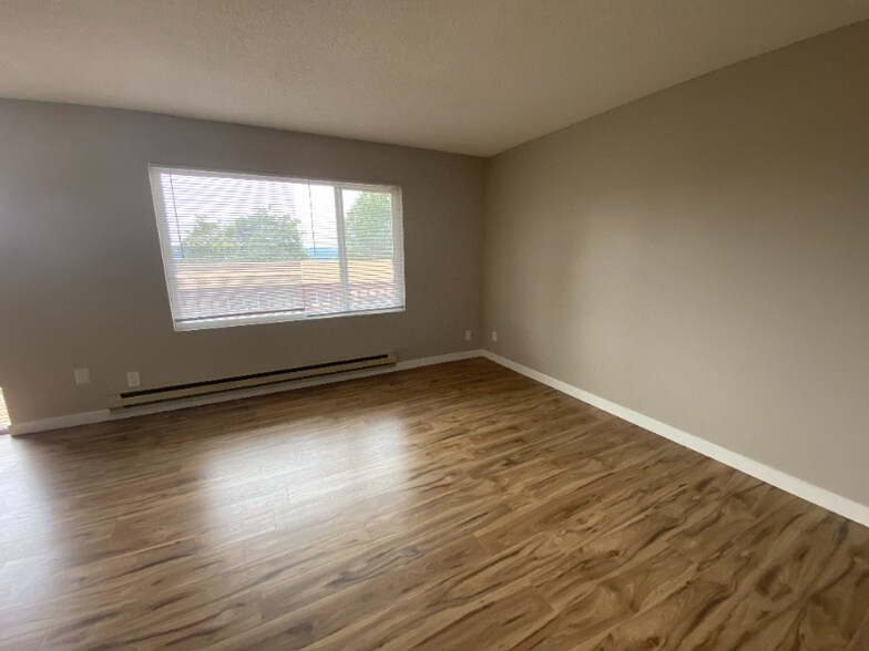 Primary Photo - 308 Summit Ave N