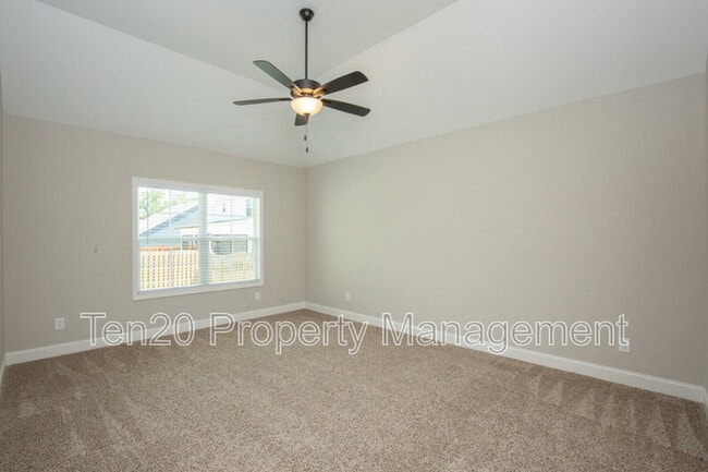 Building Photo - 9827 Yellow Pine Rd