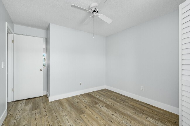 Building Photo - Centrally located 3 bedroom, 2 bathroom single family home