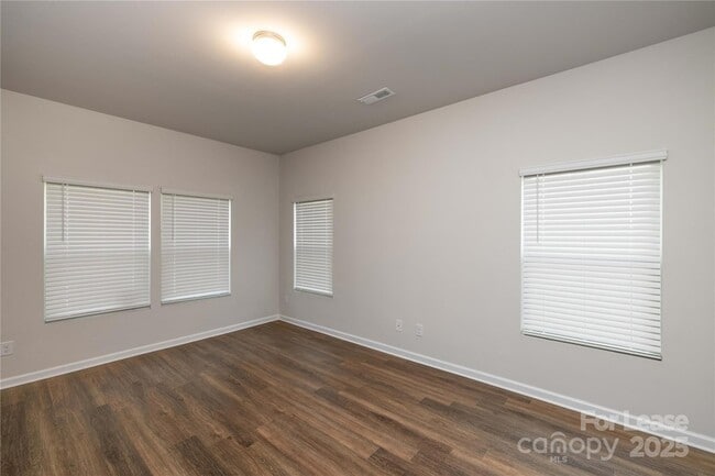 Building Photo - 138 S Bell Ave