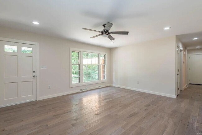 Building Photo - 4809 E Ridgewood Dr