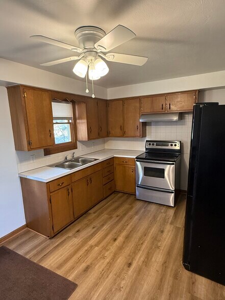 Building Photo - 9550 Struthers Rd