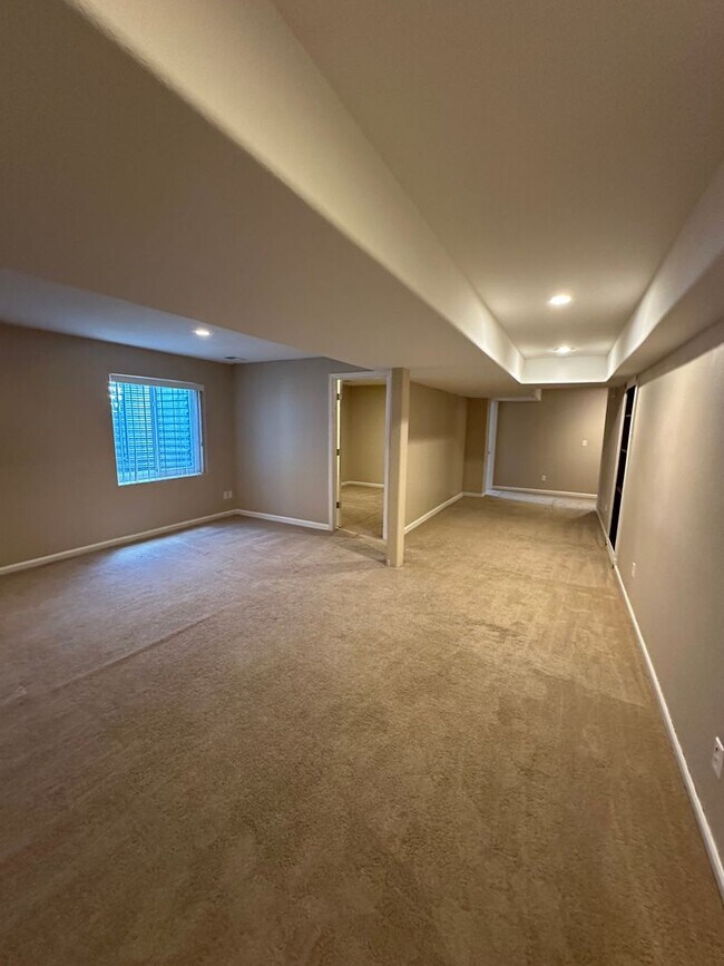 Building Photo - 4 BEDROOM, 3 BATHROOM SINGLE FAMILY HOME WITH OFFICE/BONUS ROOM & 2 CAR ATTACHED GARAGE