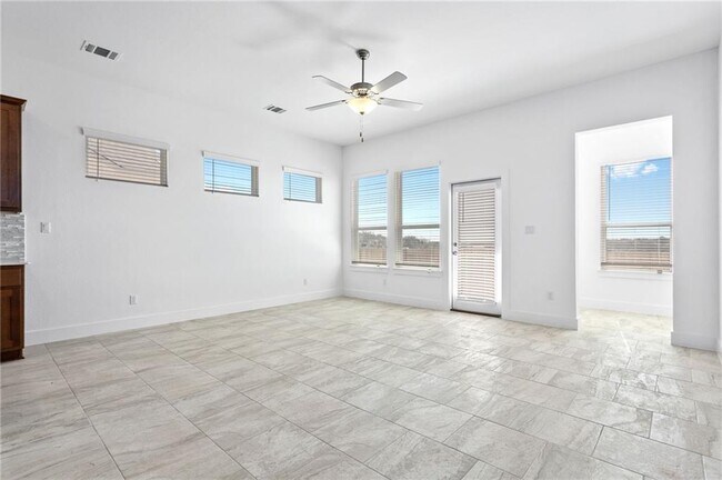 Building Photo - 121 Buckle Cove