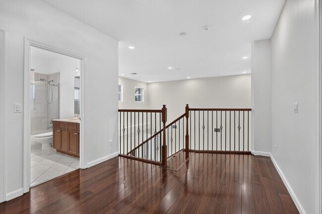 Building Photo - 9479 Sedgewood Dr