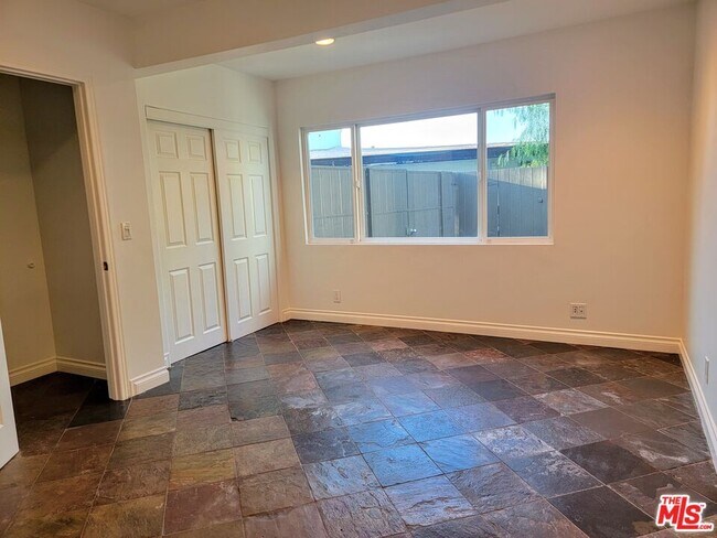 Building Photo - 4218 Vanetta Dr