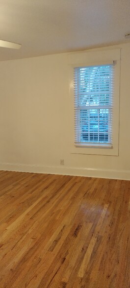 Building Photo - 260 St George St