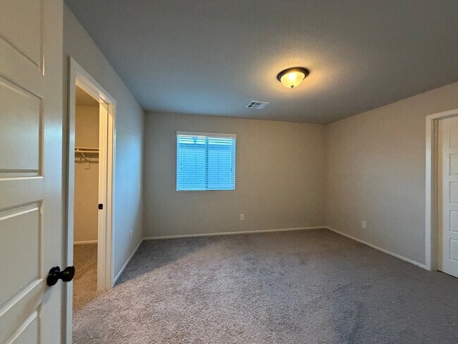 Building Photo - GATED 4 BED 2.5 BATH 2 CAR GARAGE SINGLE FAMILY HOME w/ LOFT, BEDROOM DOWNSTAIRS, NEXT TO COMMUNI...