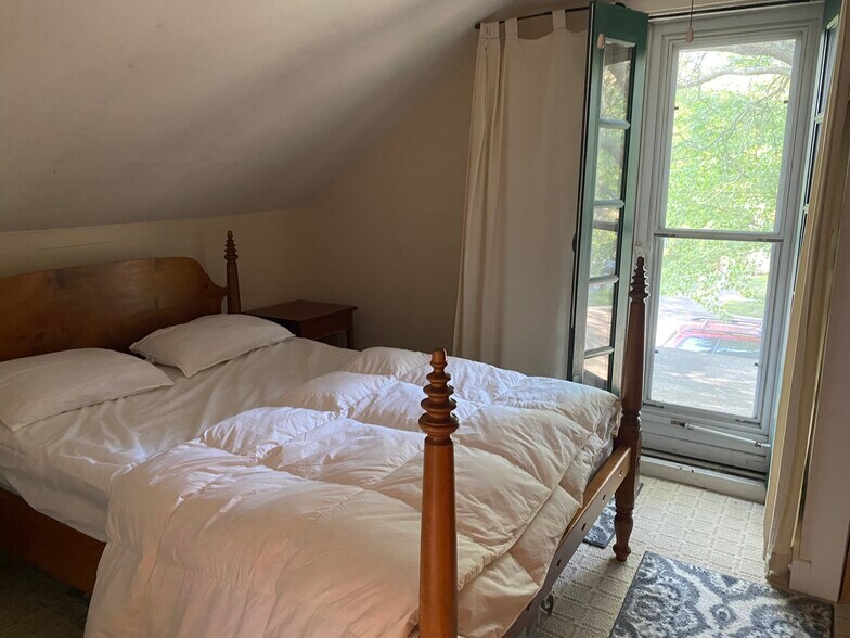 bedroom - 1418 Coler Rd