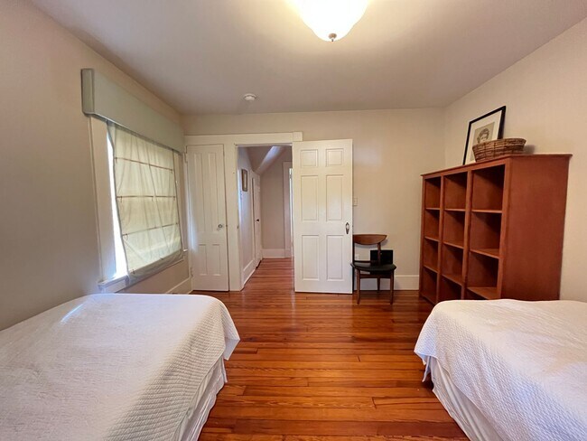Building Photo - Beautiful East Rock Single Family House