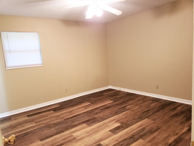 Building Photo - 2318 Vinkara Dr