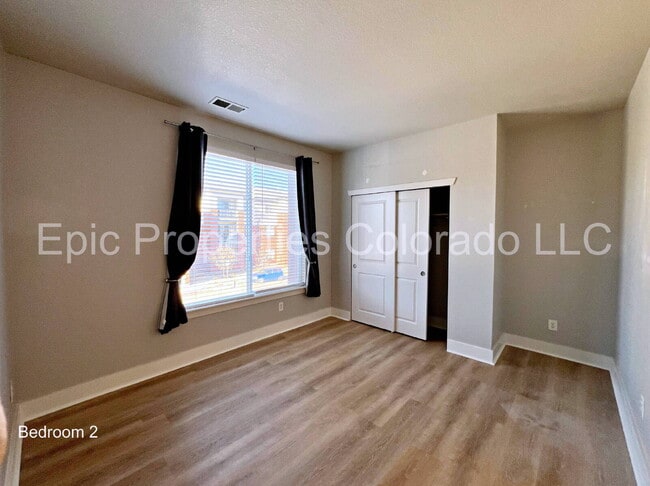 Building Photo - GORGEOUS Bright & Spacious 2 bedroom / 2 bath Modern Condo!