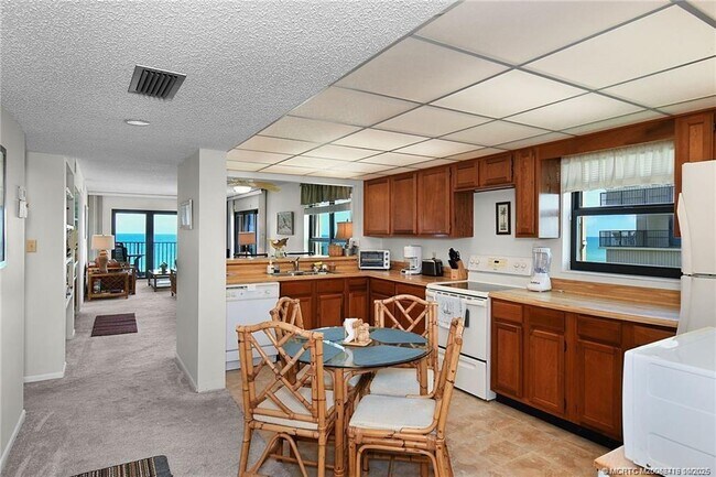 Building Photo - 10200 S Ocean Dr