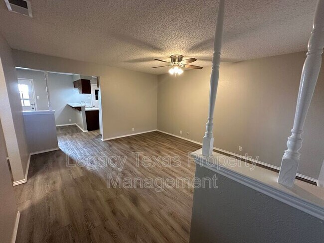 Building Photo - Apt A 1116 N Nolan River Rd - Apt A