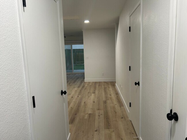 Building Photo - 139 Dayton Village Pkwy