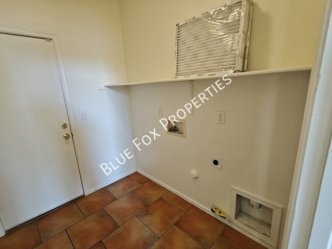 Building Photo - 5322 W Olivine Dr