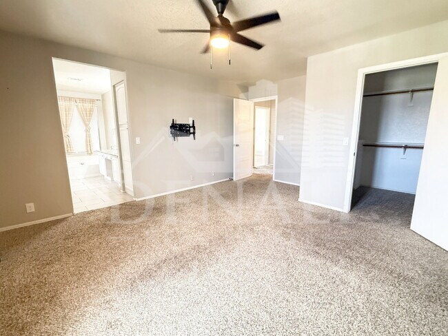 Building Photo - 6041 W Villa Maria Dr