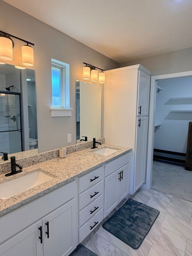 Building Photo - Fully Furnished 3 Bed / 2 Bath Home in Nixa