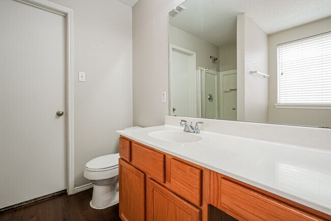 Building Photo - 1415 Heather Ridge Dr