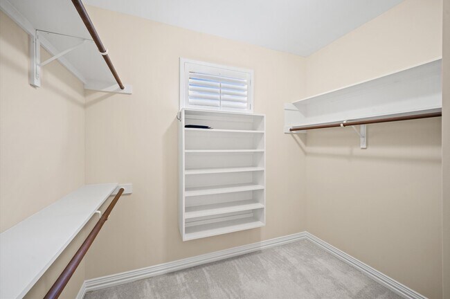 Building Photo - 2047 Palm Forest Ln