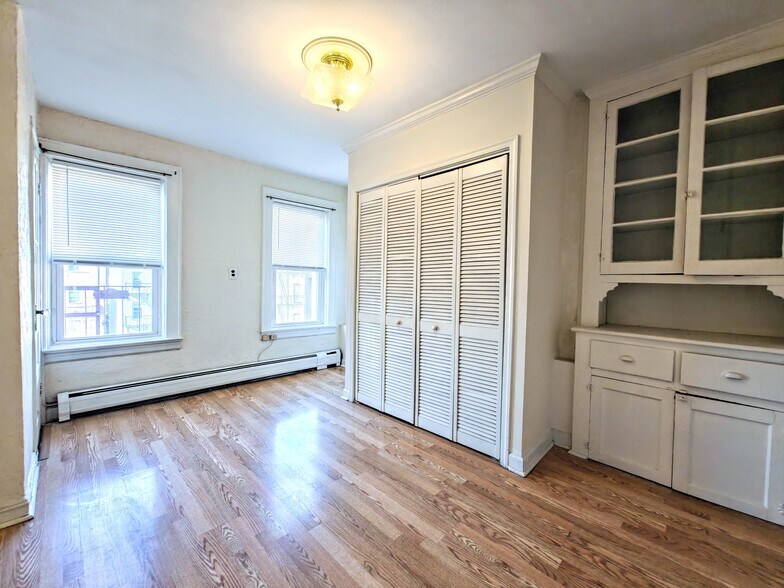 Building Photo - 314 7th Street