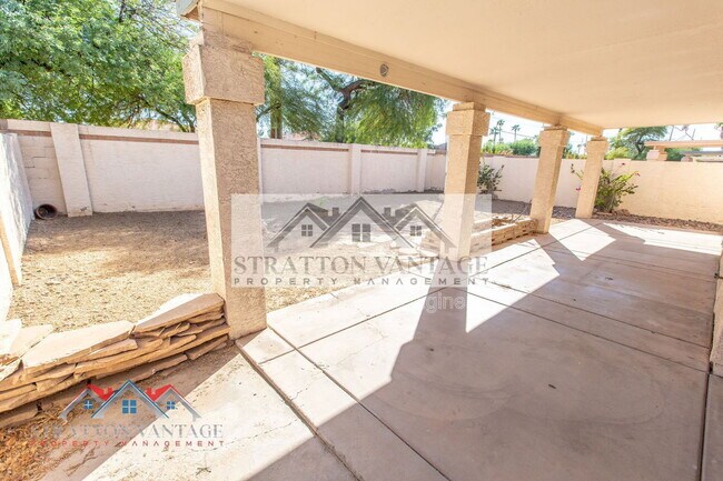 Building Photo - 1015 E Brentrup Dr