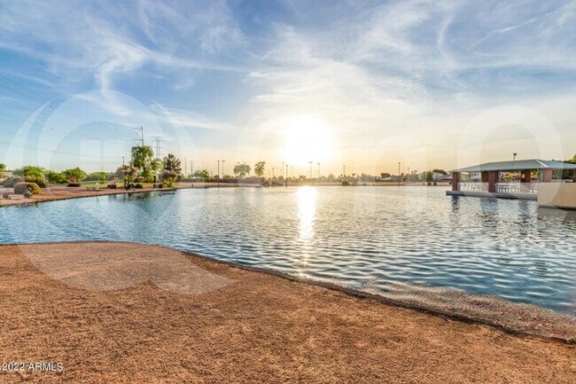 Building Photo - 1312 W Chilton Ave