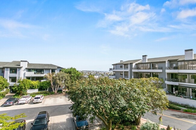 Building Photo - Spacious Luxury Home With Ocean and Newport Harbor Views