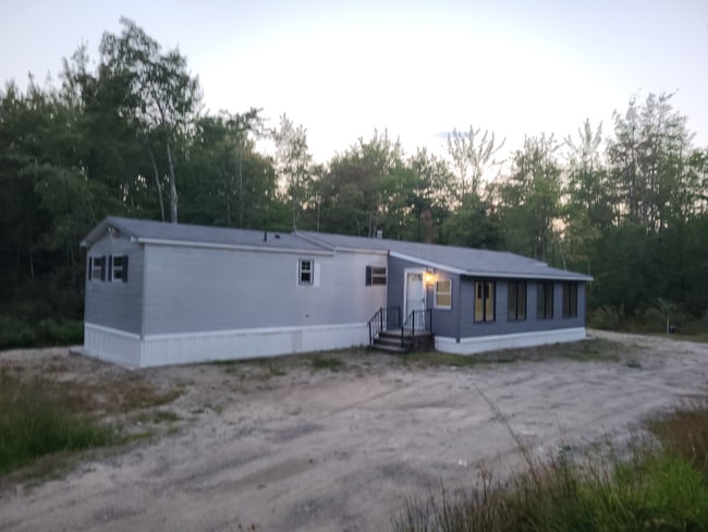 Building Photo - 12 Breton Ln