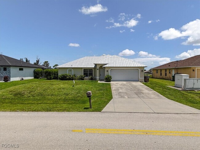 Building Photo - 1529 SW 15th Pl