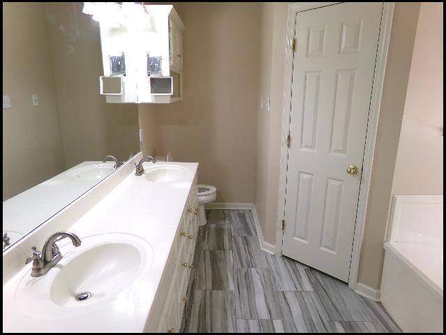 Building Photo - 12915 Misty Creek Dr