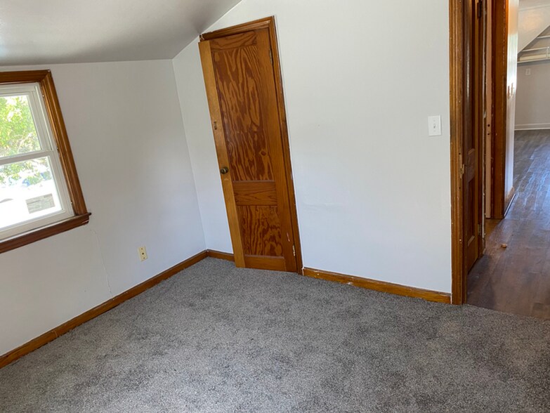 Bright upper-level apartment featuring a comfortable floor plan and inviting living spaces in Wausau - 1202 S 11th Ave