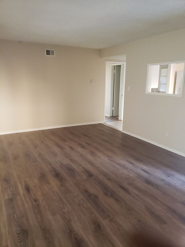 Building Photo - 3 Bedroom 2 Bathroom in Riverside Walking ...