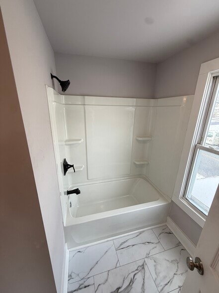 Building Photo - 184 Church St