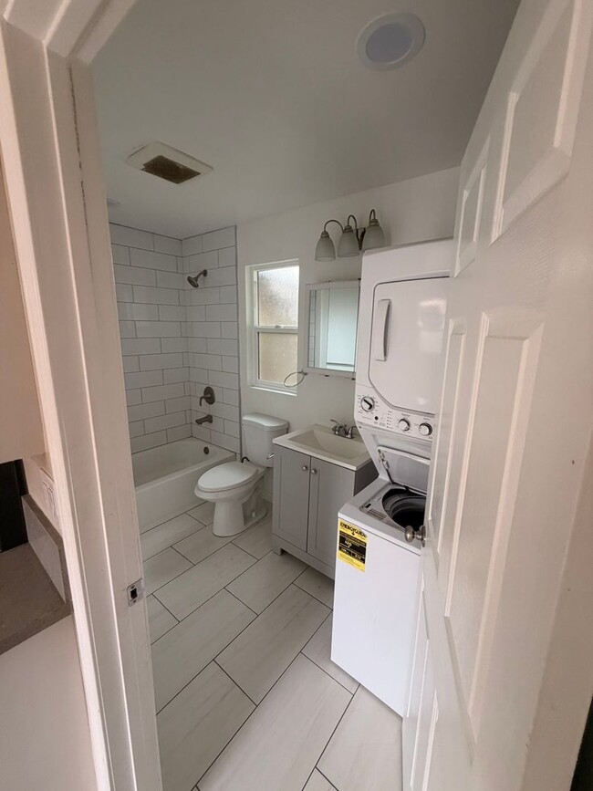 Building Photo - 8570 Via Norte Dr