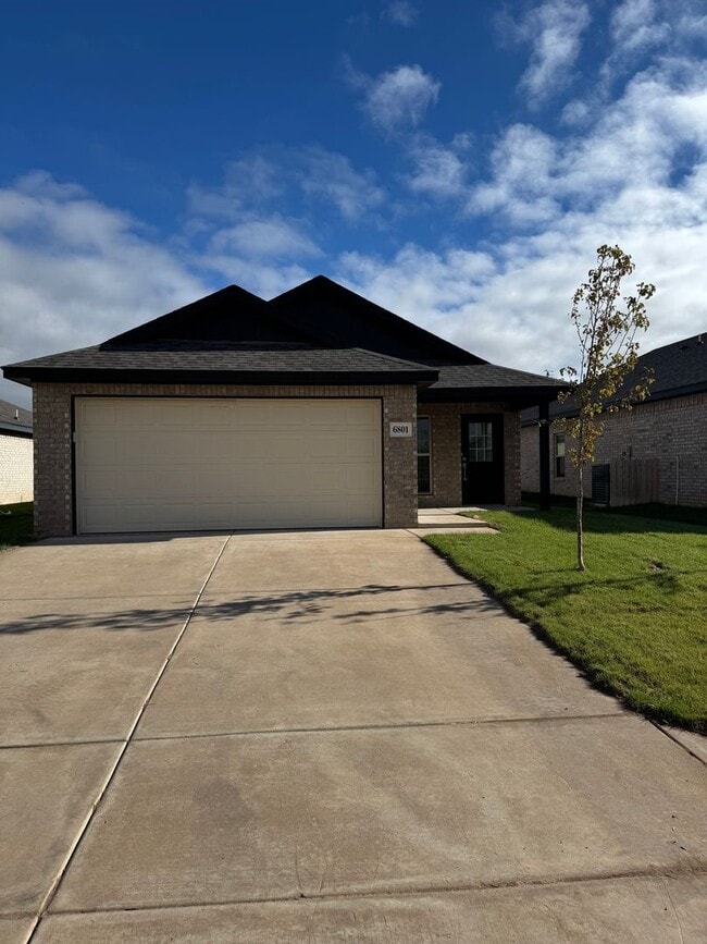 Building Photo - Located in the Glendale area! "Be there 1s...