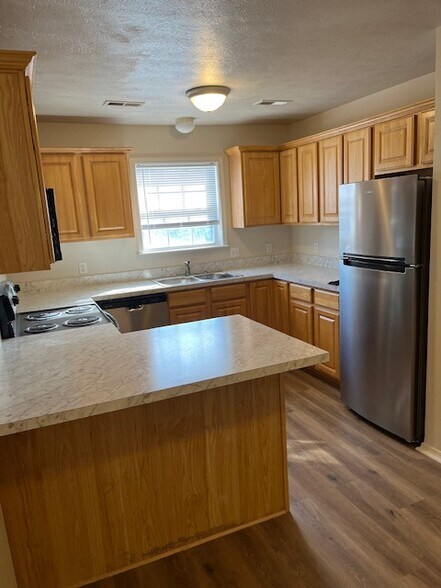 Primary Photo - 144 Bald Eagle Blvd