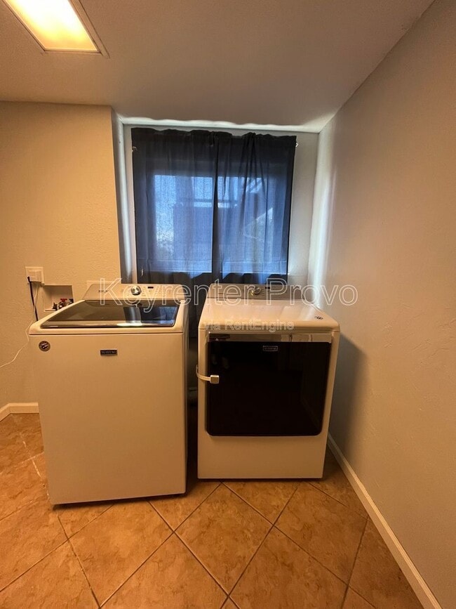 Building Photo - 296 S 1065 W St