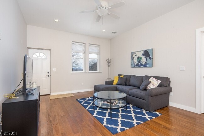 Building Photo - 82 Hackensack St