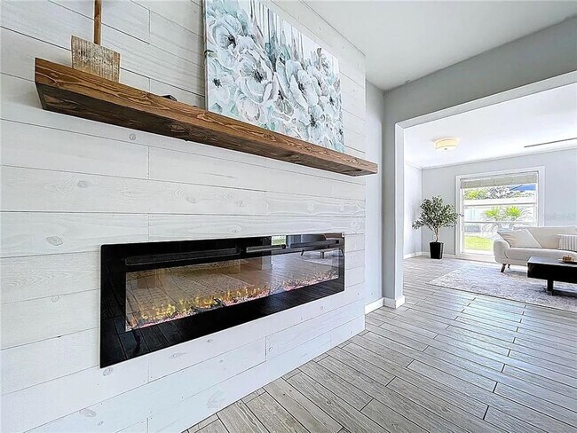 Building Photo - Modern luxury meets Florida charm in this ...