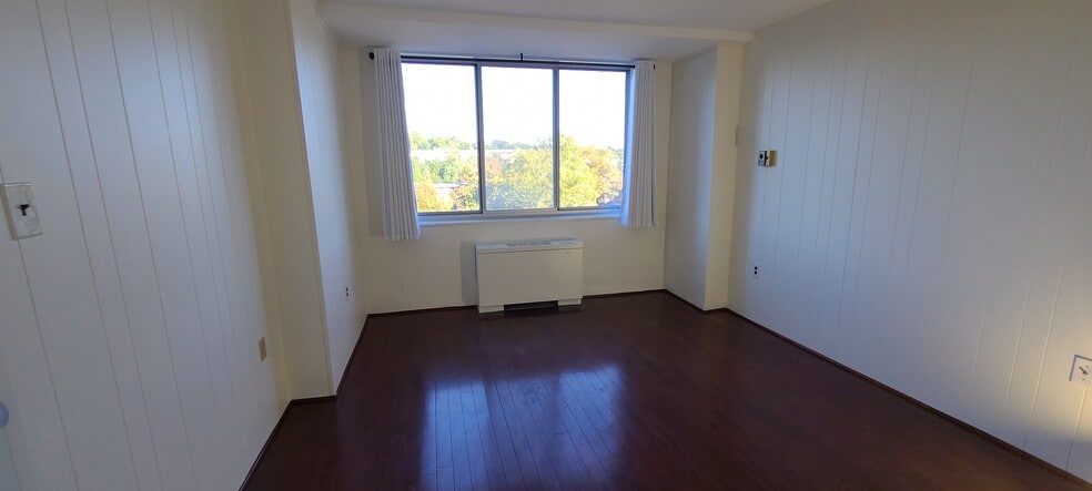 Building Photo - 10401 Grosvenor Pl