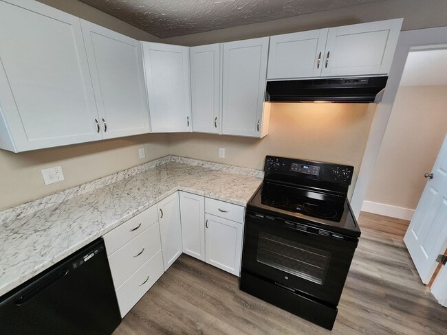 Building Photo - Spacious 2-Bedroom, 1-Bathroom Home AVAILABLE NOW!!